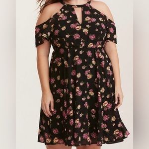 TORRID Women’s Plus Size Floral Print ChiffonCold Shoulder V-Neck Dress Size 16
